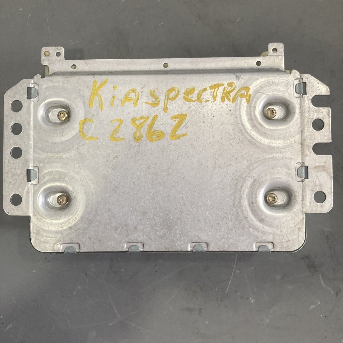 2001 Kia Sephia ECU/ECM 39110-2Y100