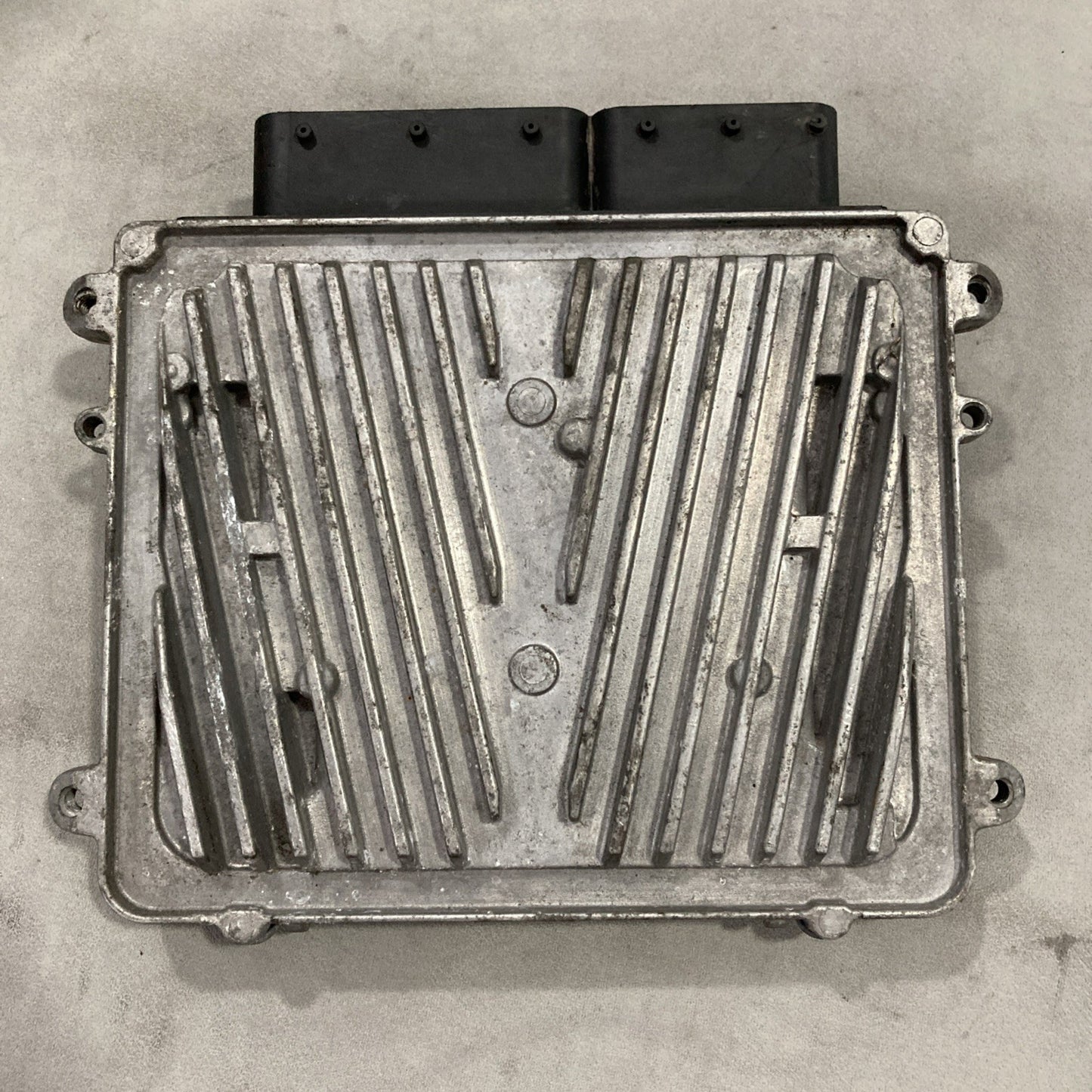 Mercedes-Benz R230 SL550 M273 ECU/ECM A 273 900 03 00