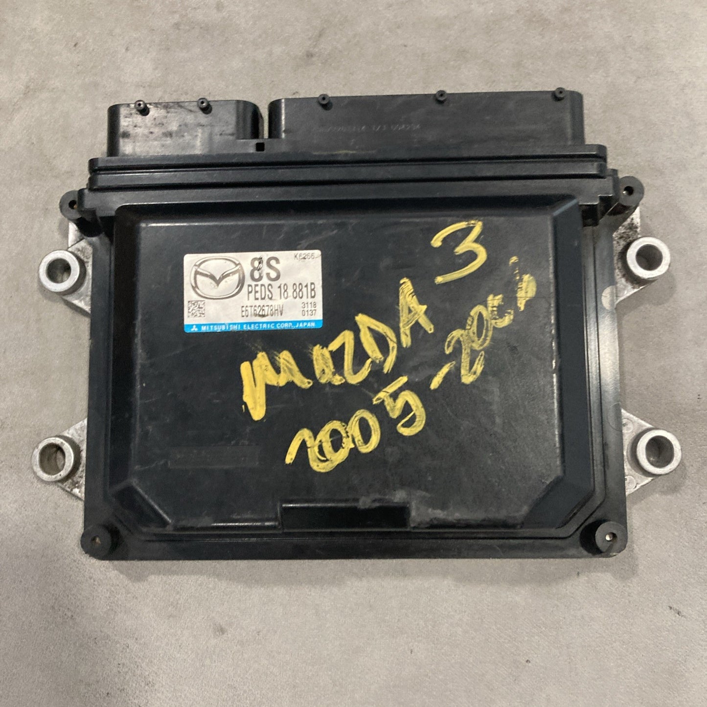 Mazda 3 Engine Control Module PEDS 18 881B