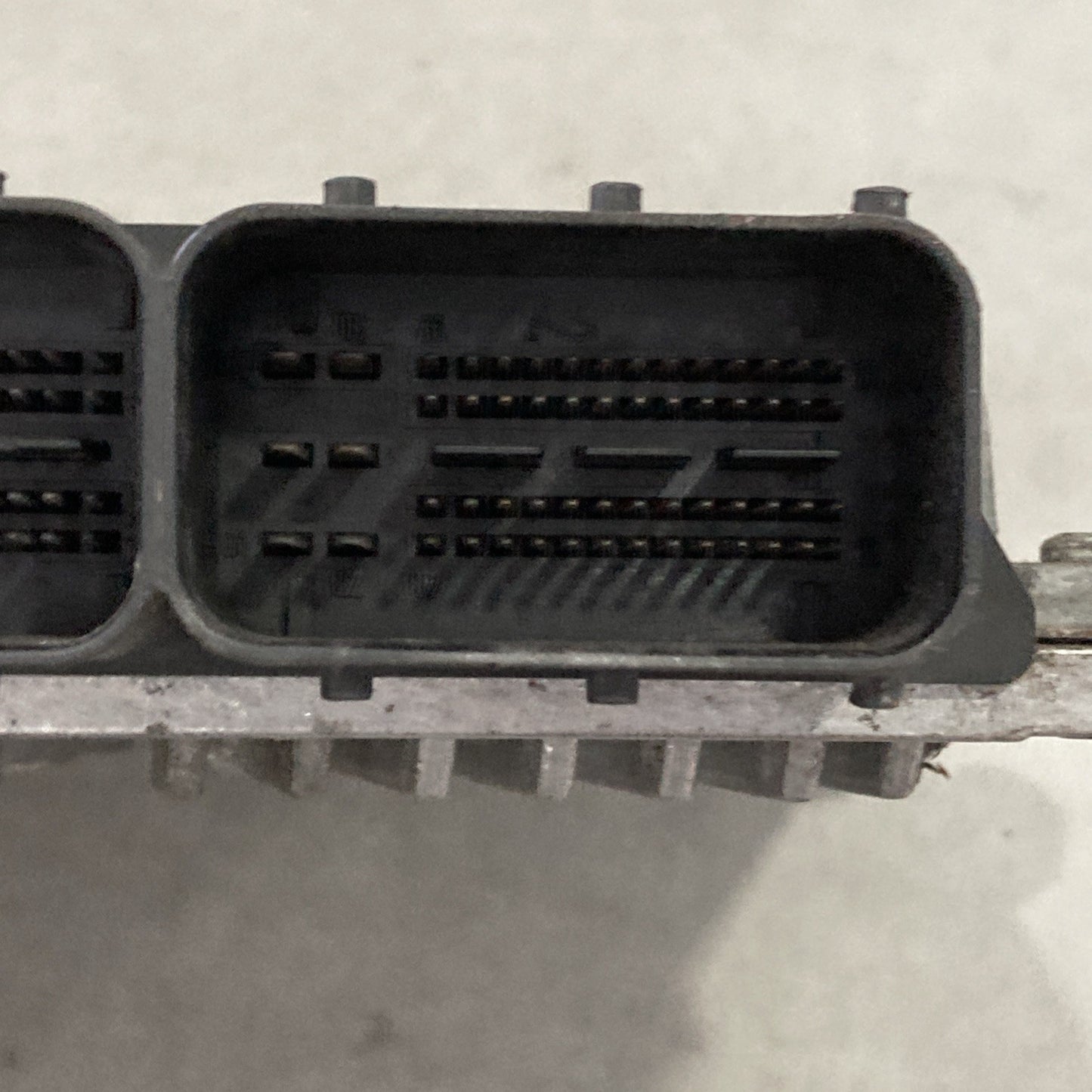 Mercedes-Benz R230 SL550 M273 ECU/ECM A 273 900 03 00