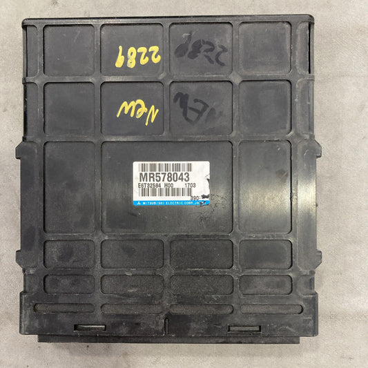 2002 Mitsubishi Montero ECU/ECM MR578043