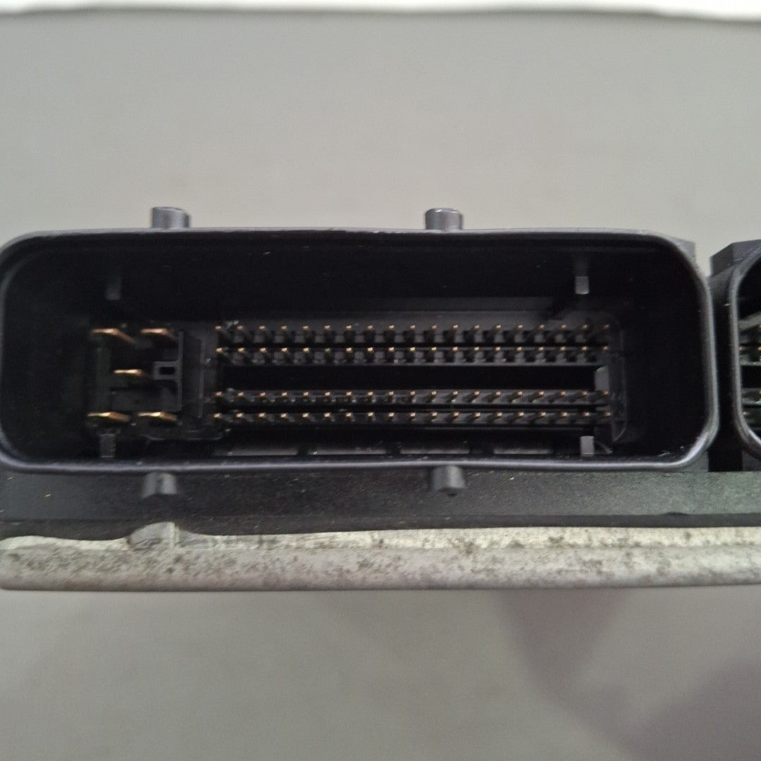 2004 Nissan Titan ECU/ECM MEC33-650 D1