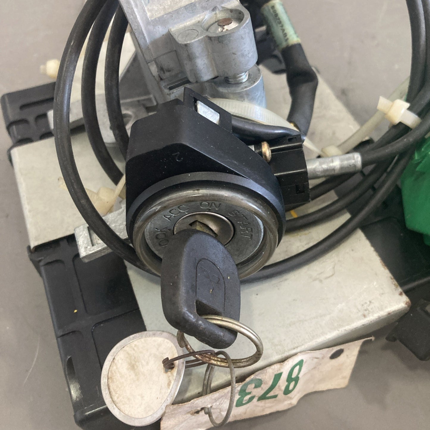 1999 Mitsubishi Galant ECU/Lock Cylinder/Key MD355245