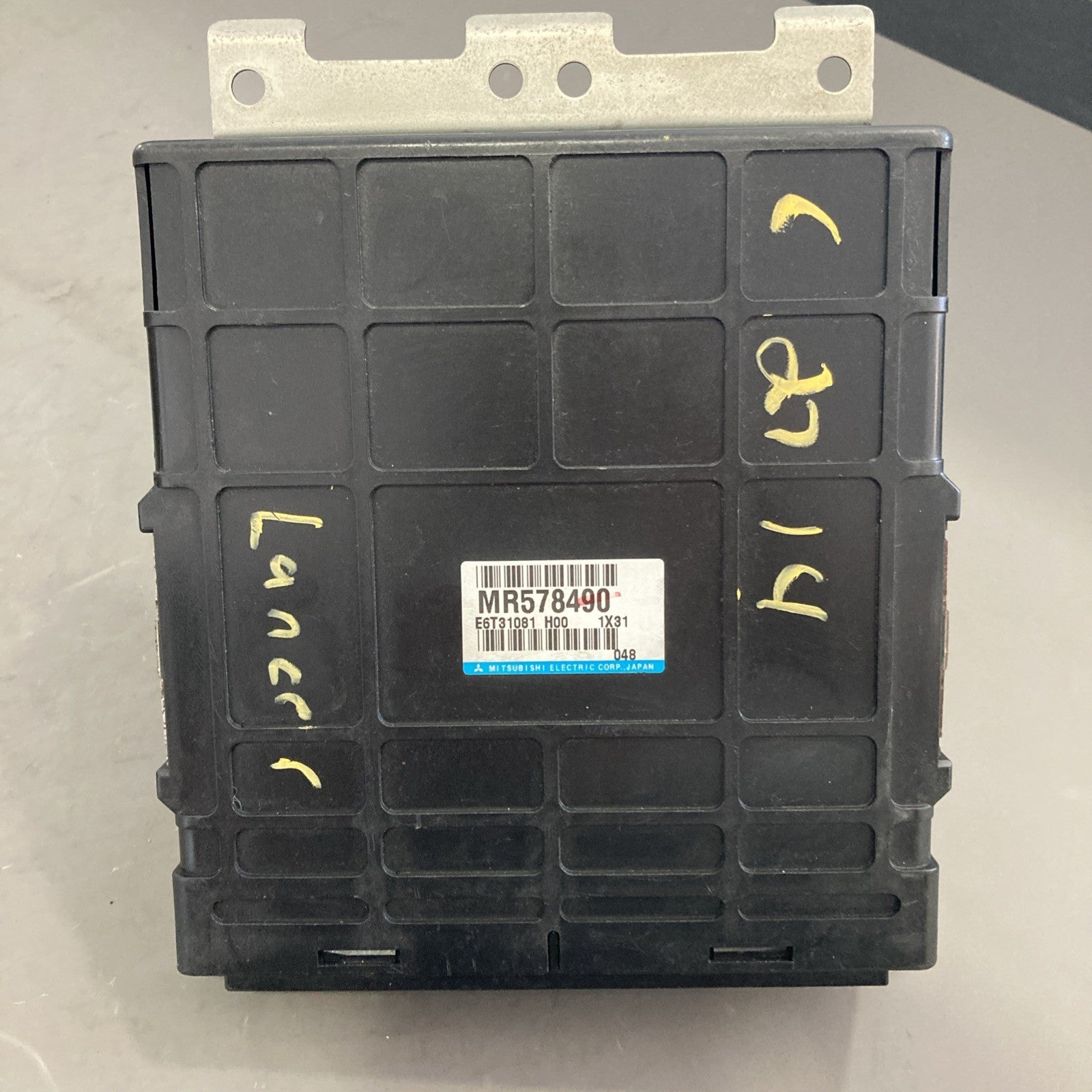 2002 Mitsubishi Lancer 2.0L ECU/Lock Cylinder/Key MR578490