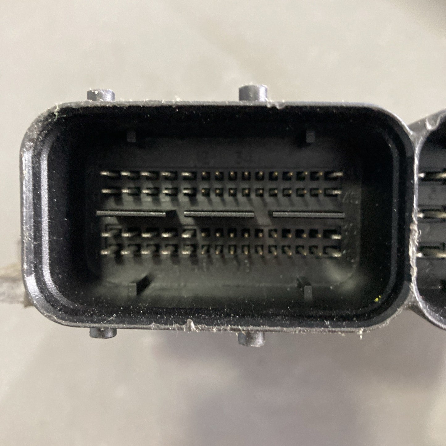 2004 Isuzu Rodeo Axiom ECU/ECM DEZ-011 A1