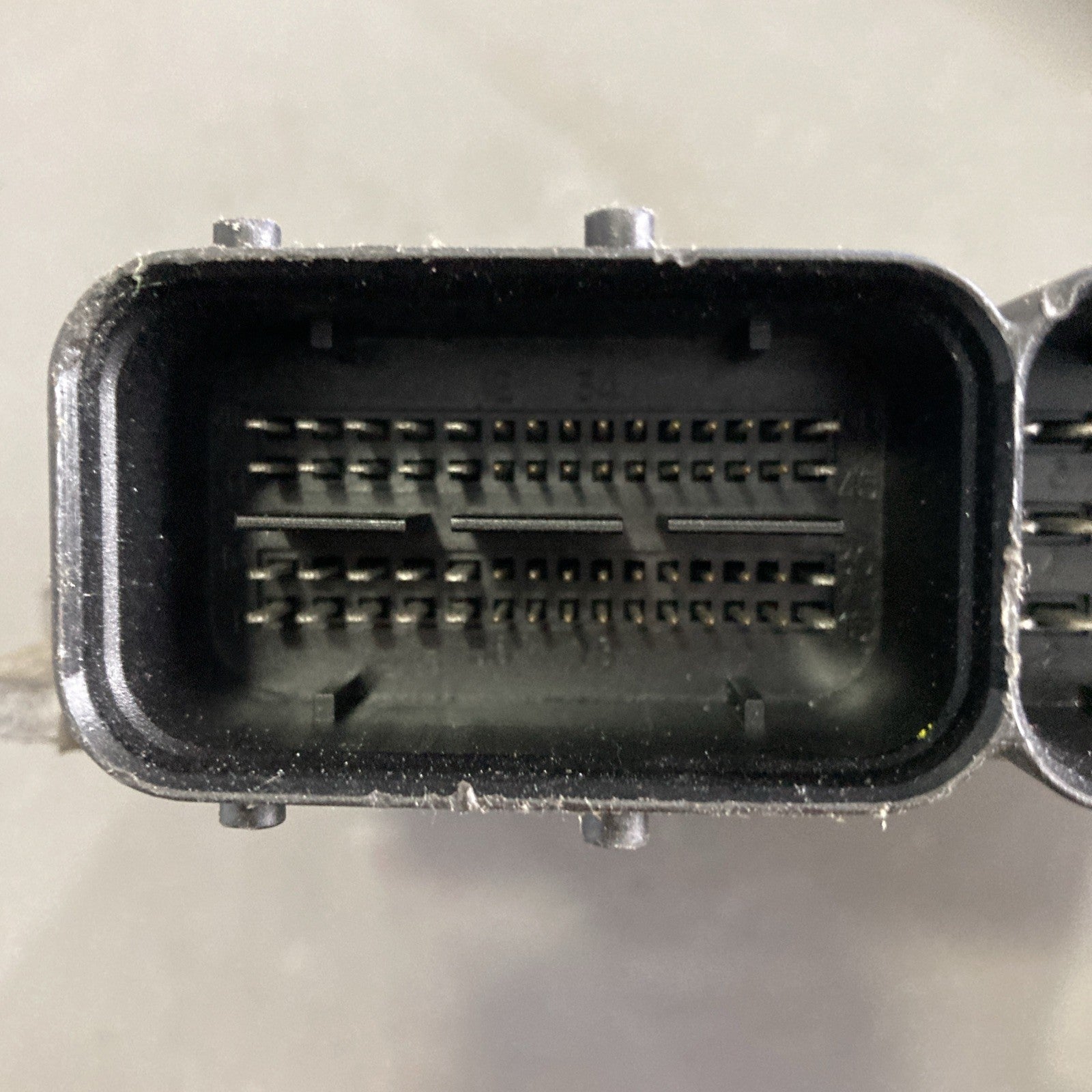 2004 Isuzu Rodeo Axiom ECU/ECM DEZ-011 A1