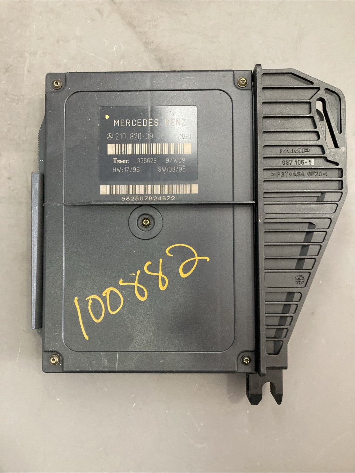 1996-1997 Mercedes E320 Body Control Module 210 830 39 26
