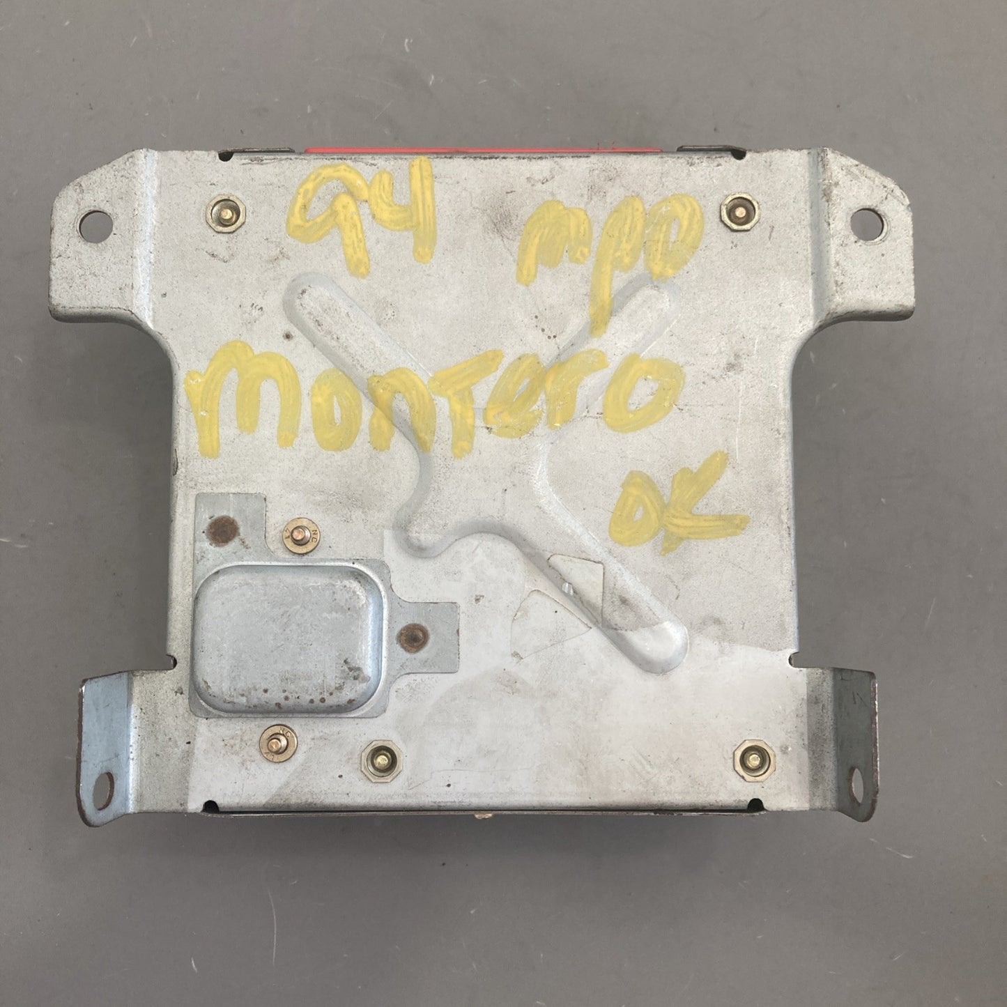 1994 Mitsubishi Montero SRS Bag Control Module MB942715