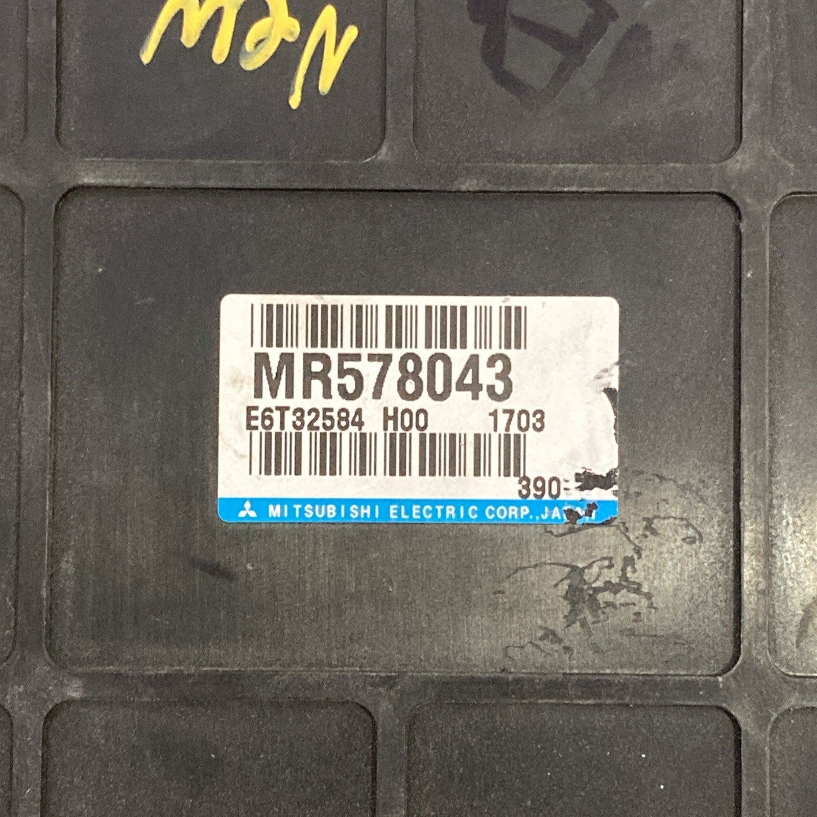 2002 Mitsubishi Montero ECU/ECM MR578043