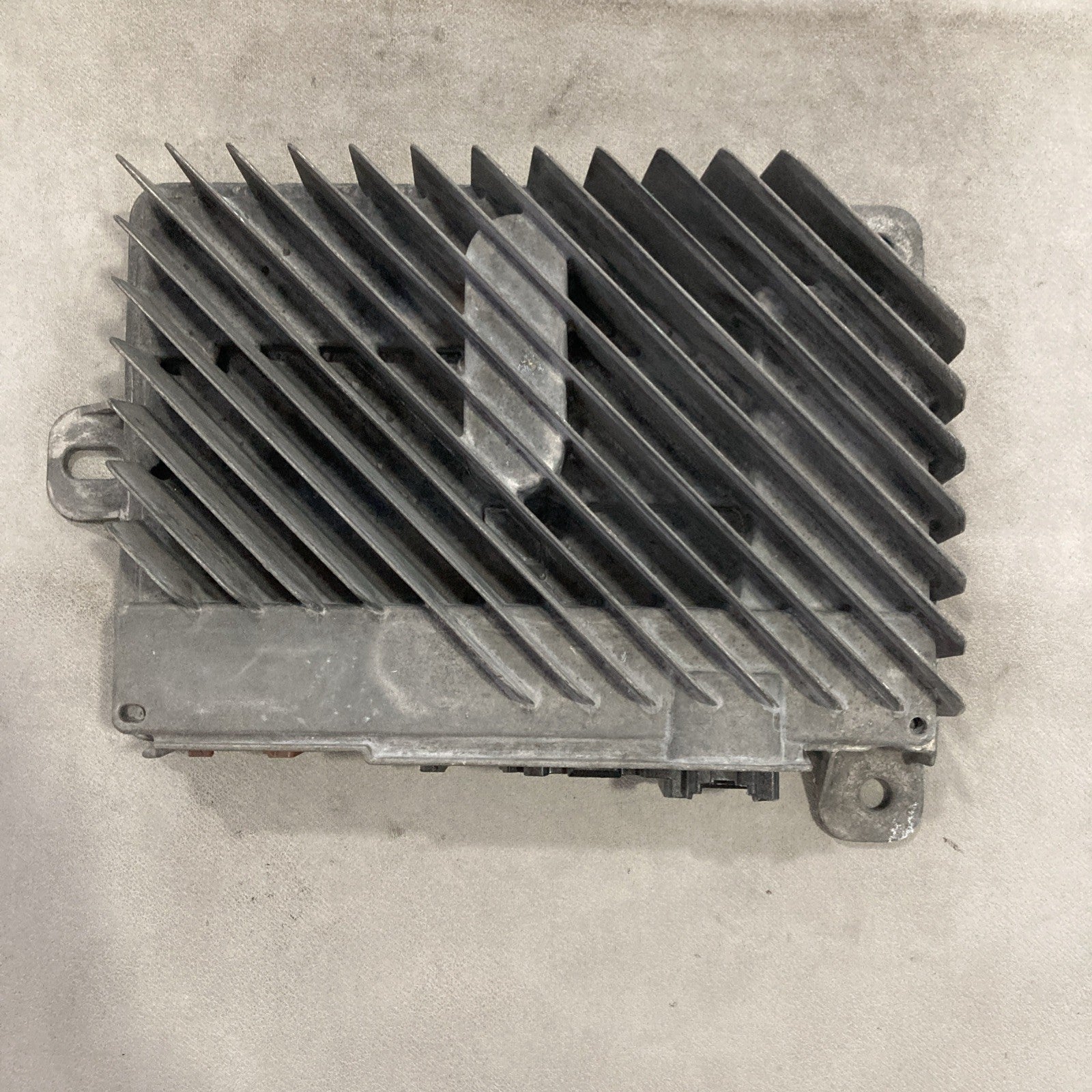2015-2020 Chevrolet Tahoe BOSE Audio Amplifier 23183709
