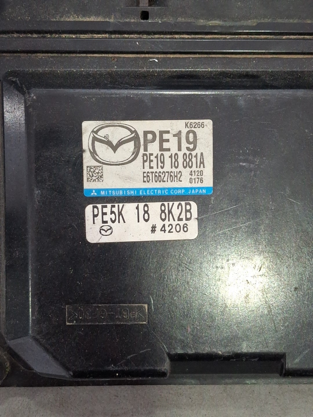 2014 Mazda 3 ECU/ECM PE19 18 881A