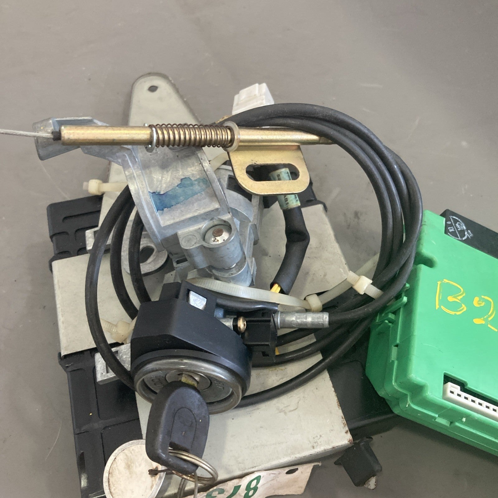 1999 Mitsubishi Galant ECU/Lock Cylinder/Key MD355245