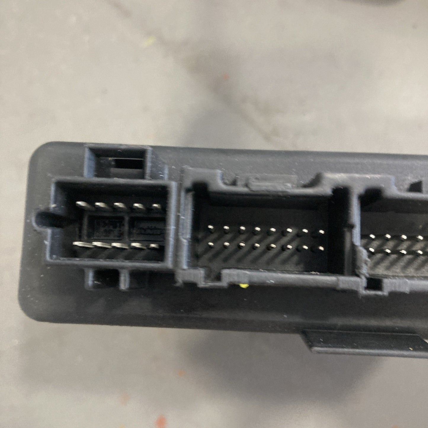 2000-2001 Oldsmobile Intrigue Body Control Module 09389401