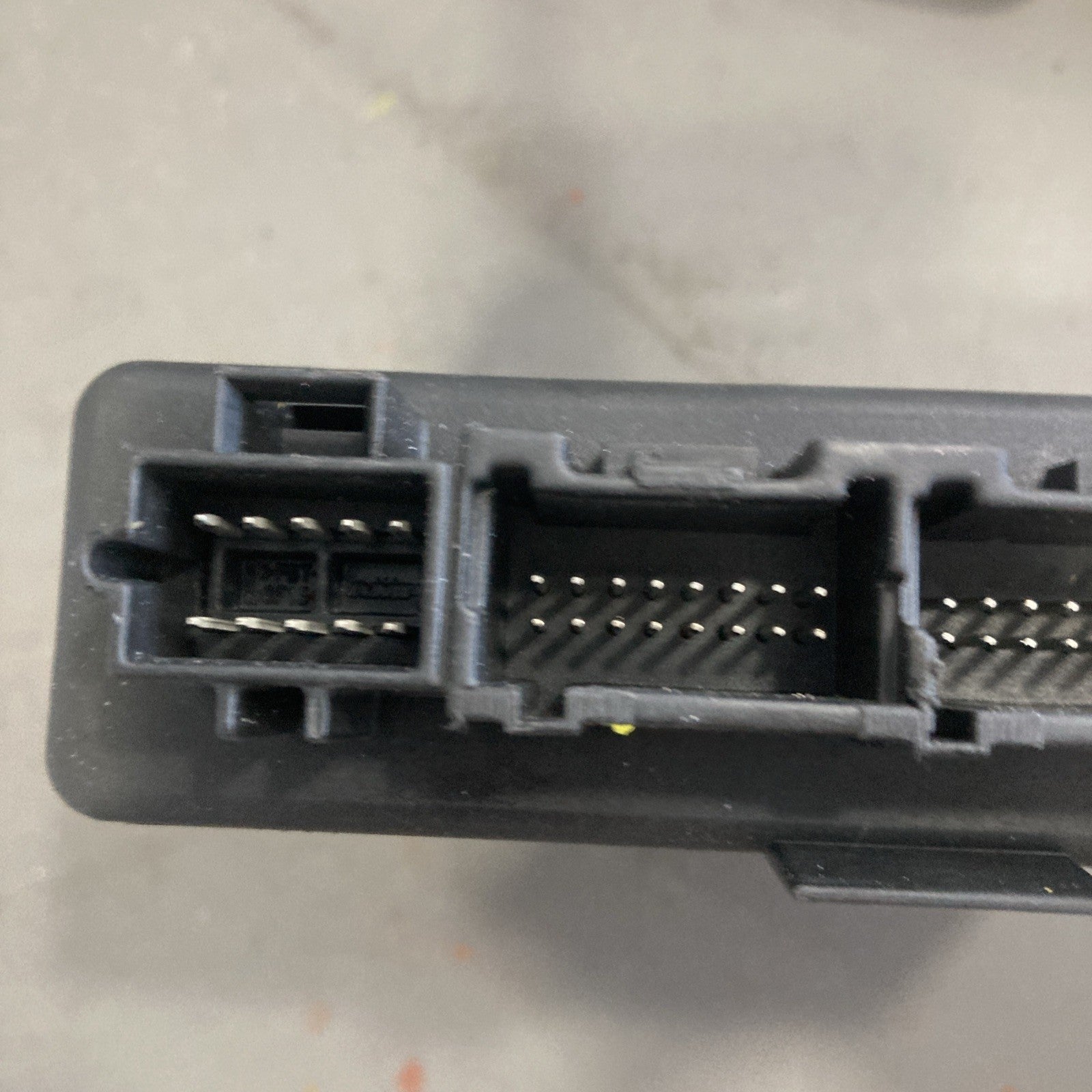 2000-2001 Oldsmobile Intrigue Body Control Module 09389401