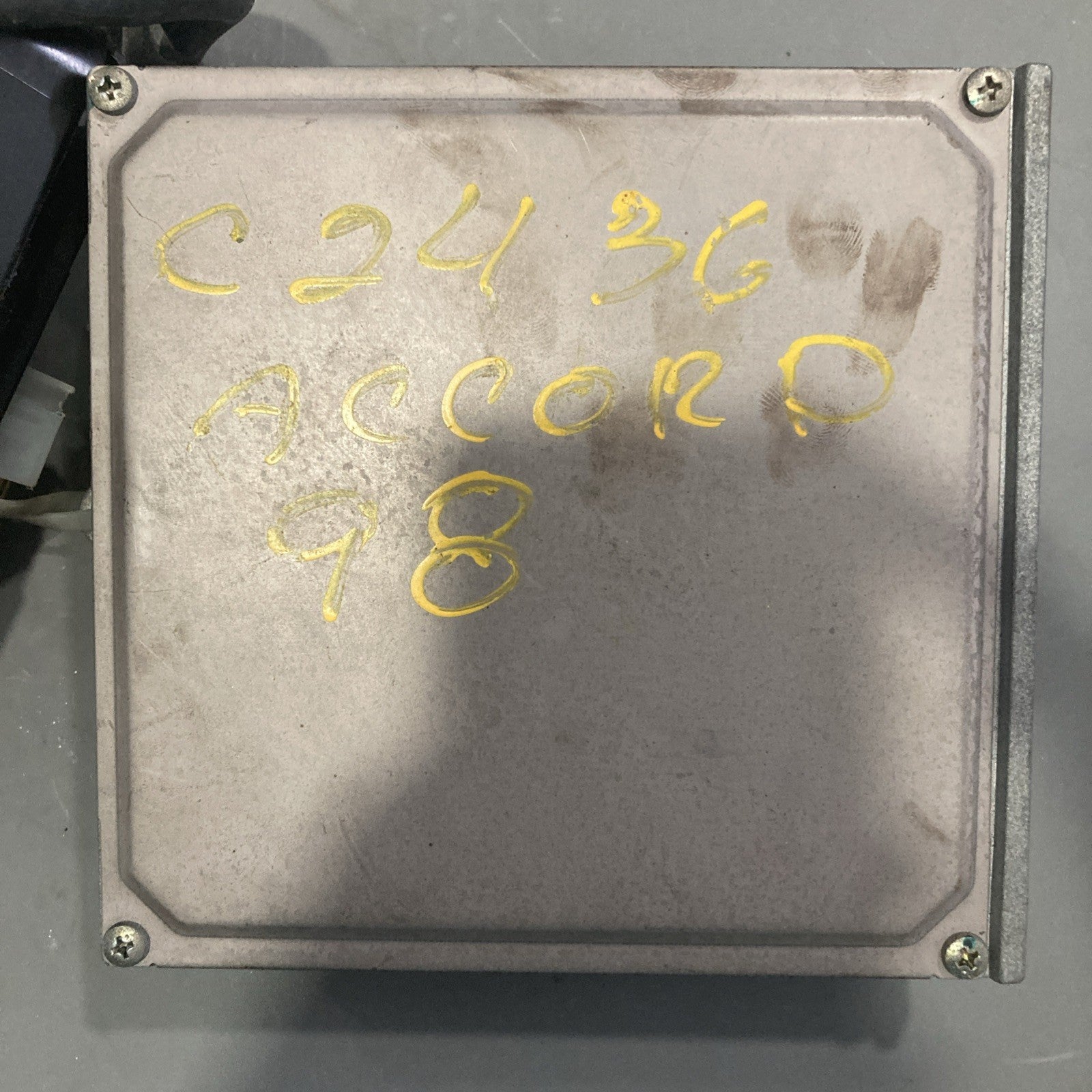 1998-1999 Honda Accord 2.3L ECU/ Lock Cylinder 37820-PAA-L61