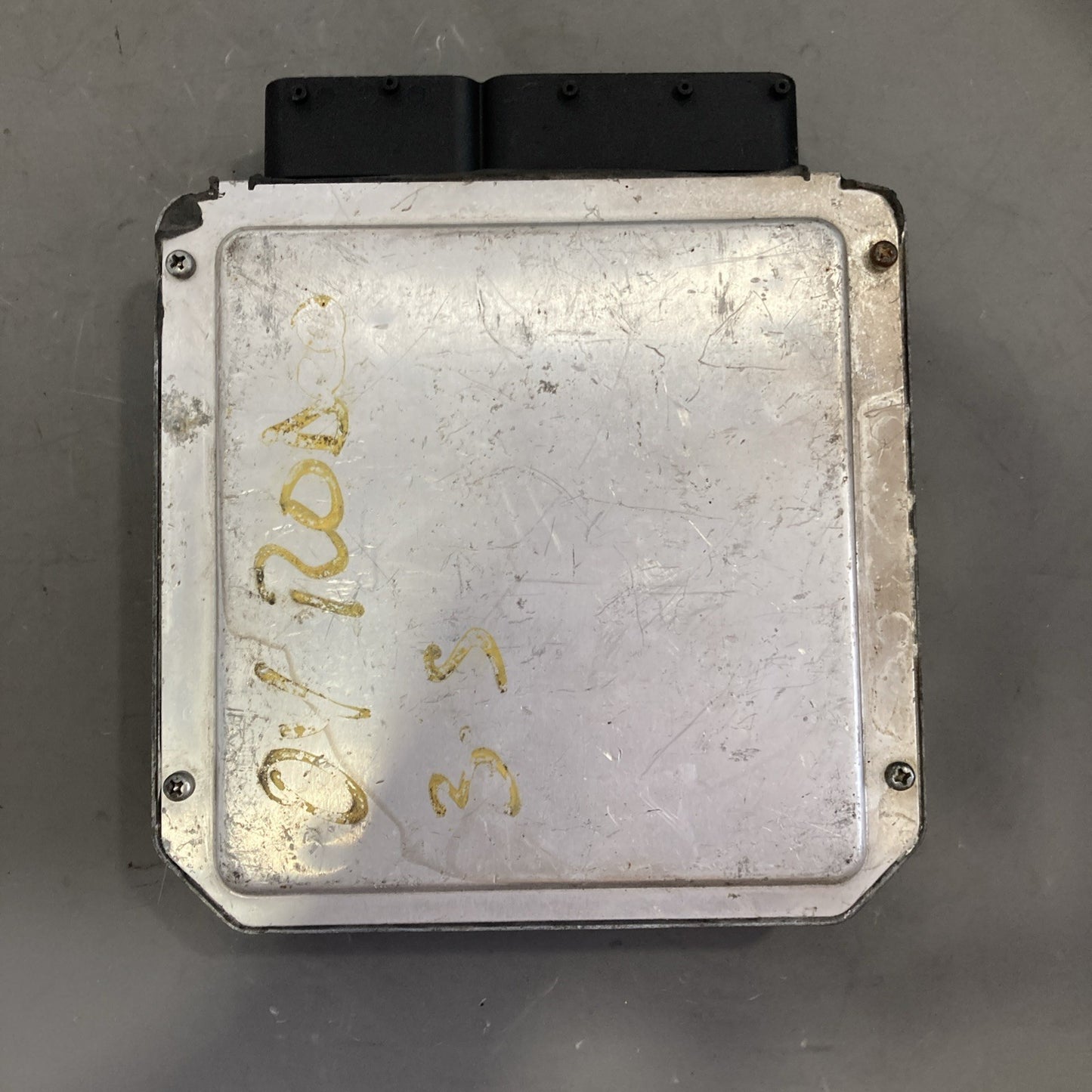 2004 Isuzu Rodeo Axiom ECU/ECM DEZ-011 A1