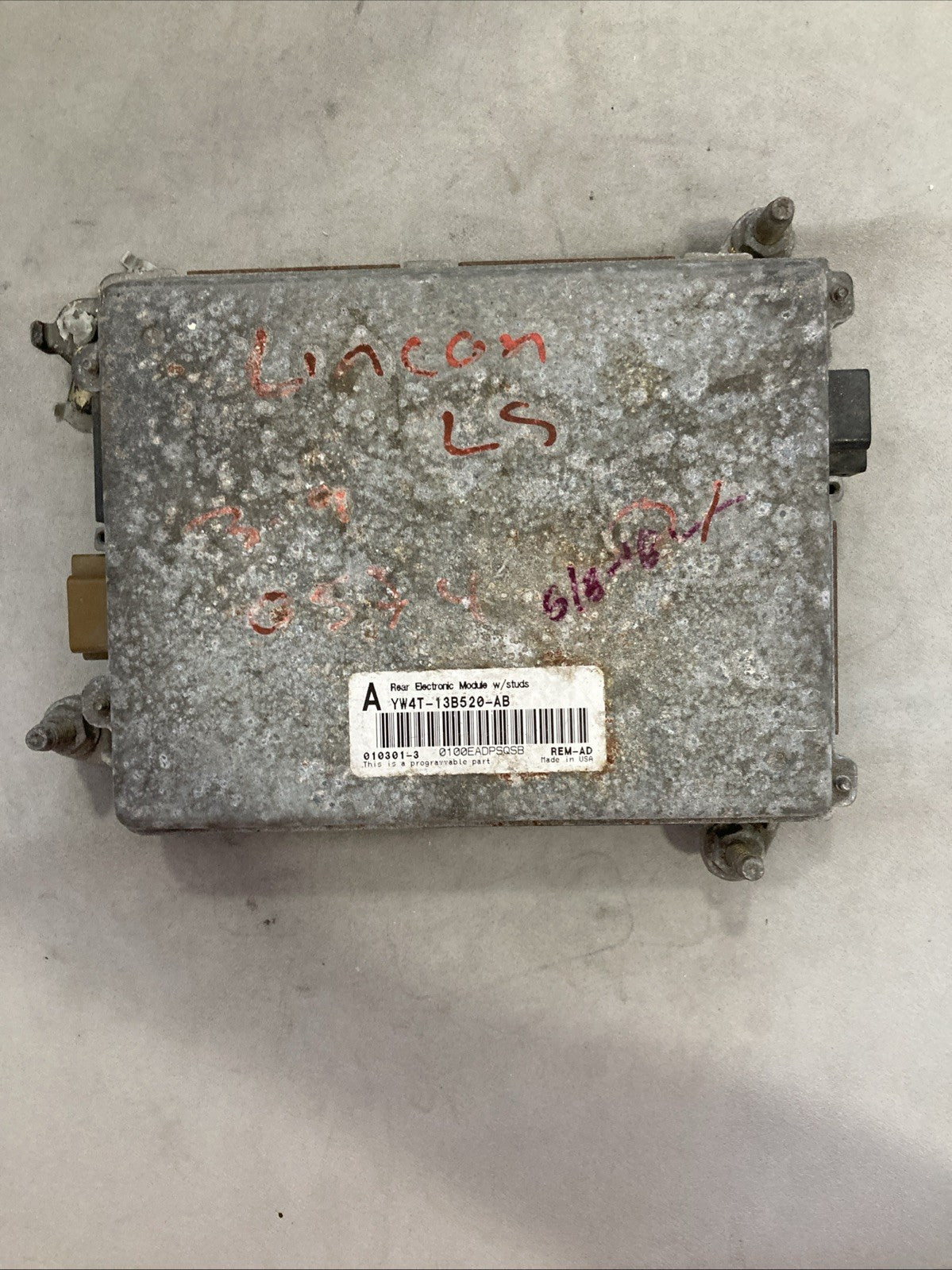 2000-2002 Lincoln LS Rear Electron Module YW4T-13B520-AB