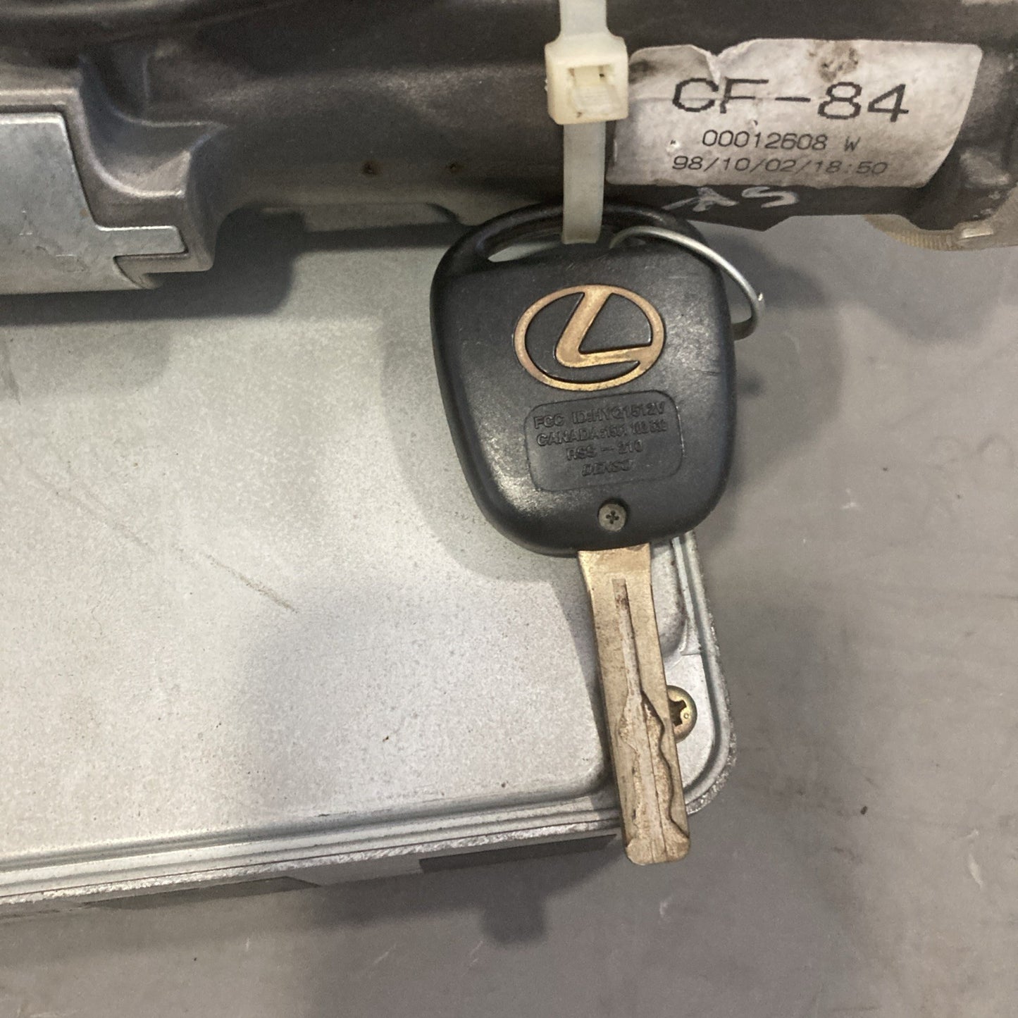 1999 Lexus LS400 ECU/Lock Cylinder/ Key 89661-50501