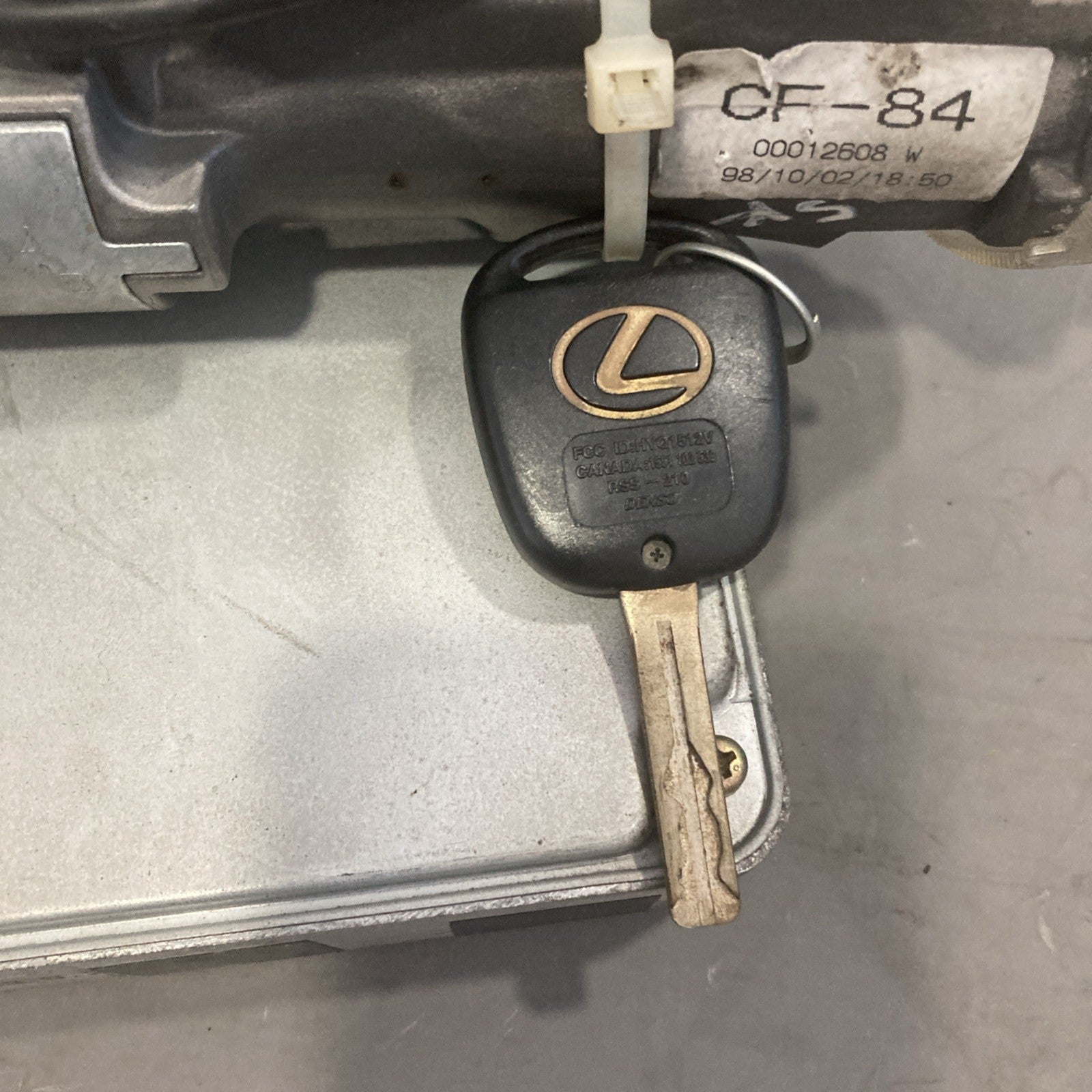 1999 Lexus LS400 ECU/Lock Cylinder/ Key 89661-50501