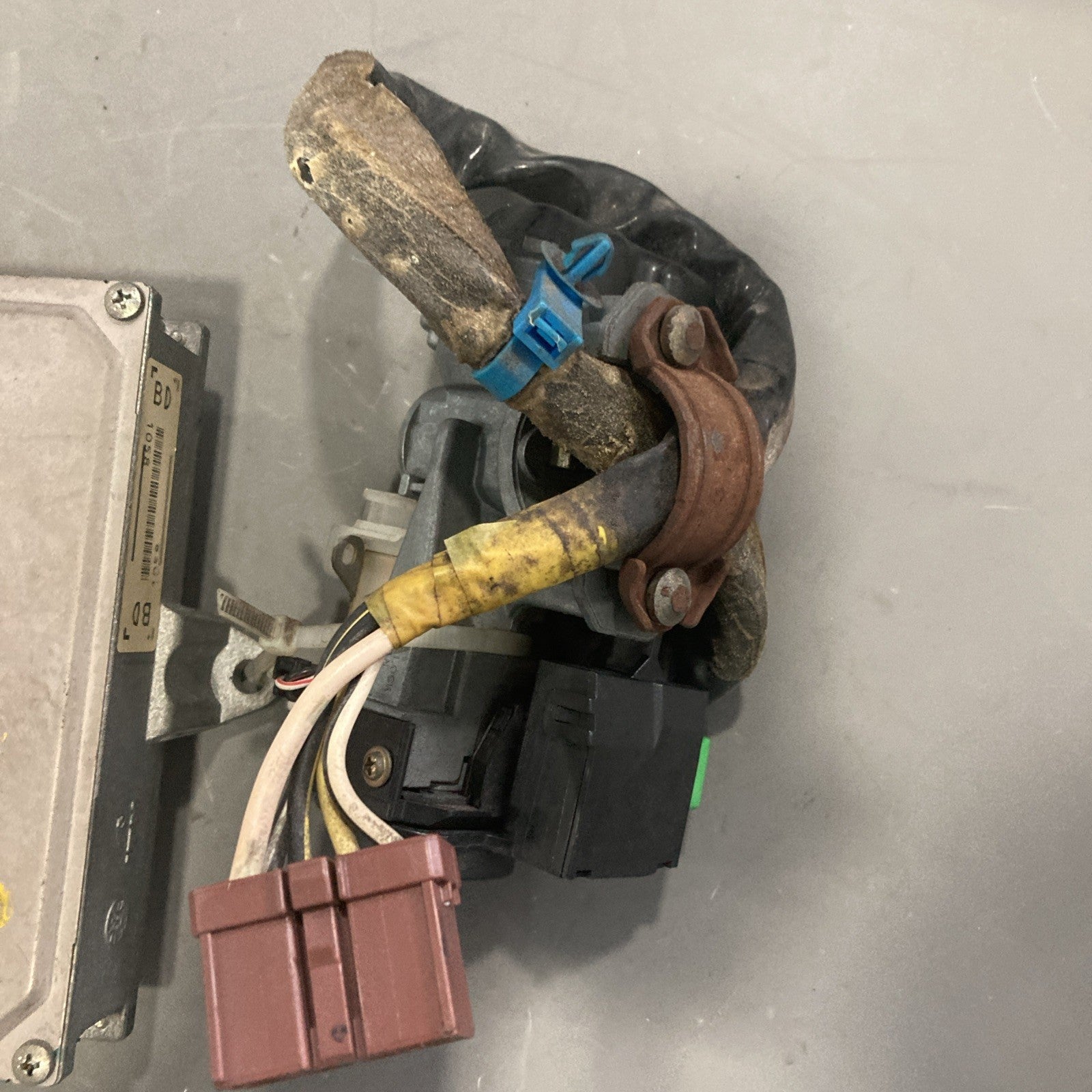 1998-1999 Honda Accord 2.3L ECU/ Lock Cylinder 37820-PAA-L61