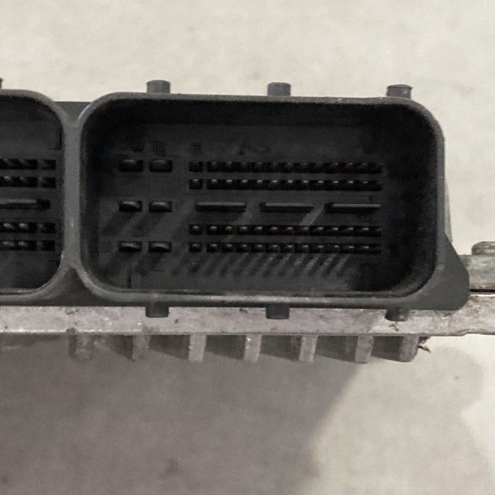 Mercedes-Benz R230 SL550 M273 ECU/ECM A 273 900 03 00