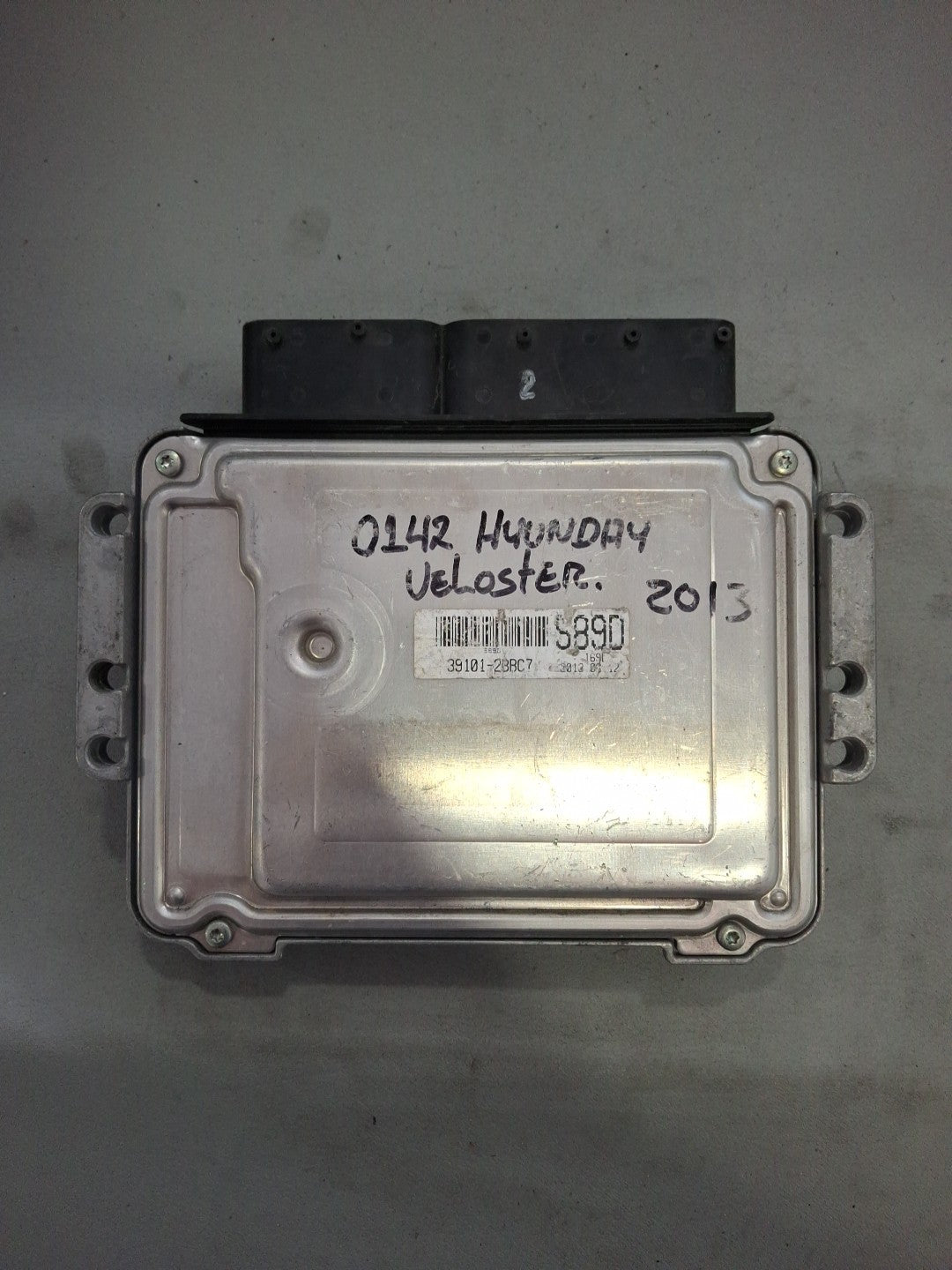 2013 Hyundai Veloster ECU ECM 39110-2BBC7