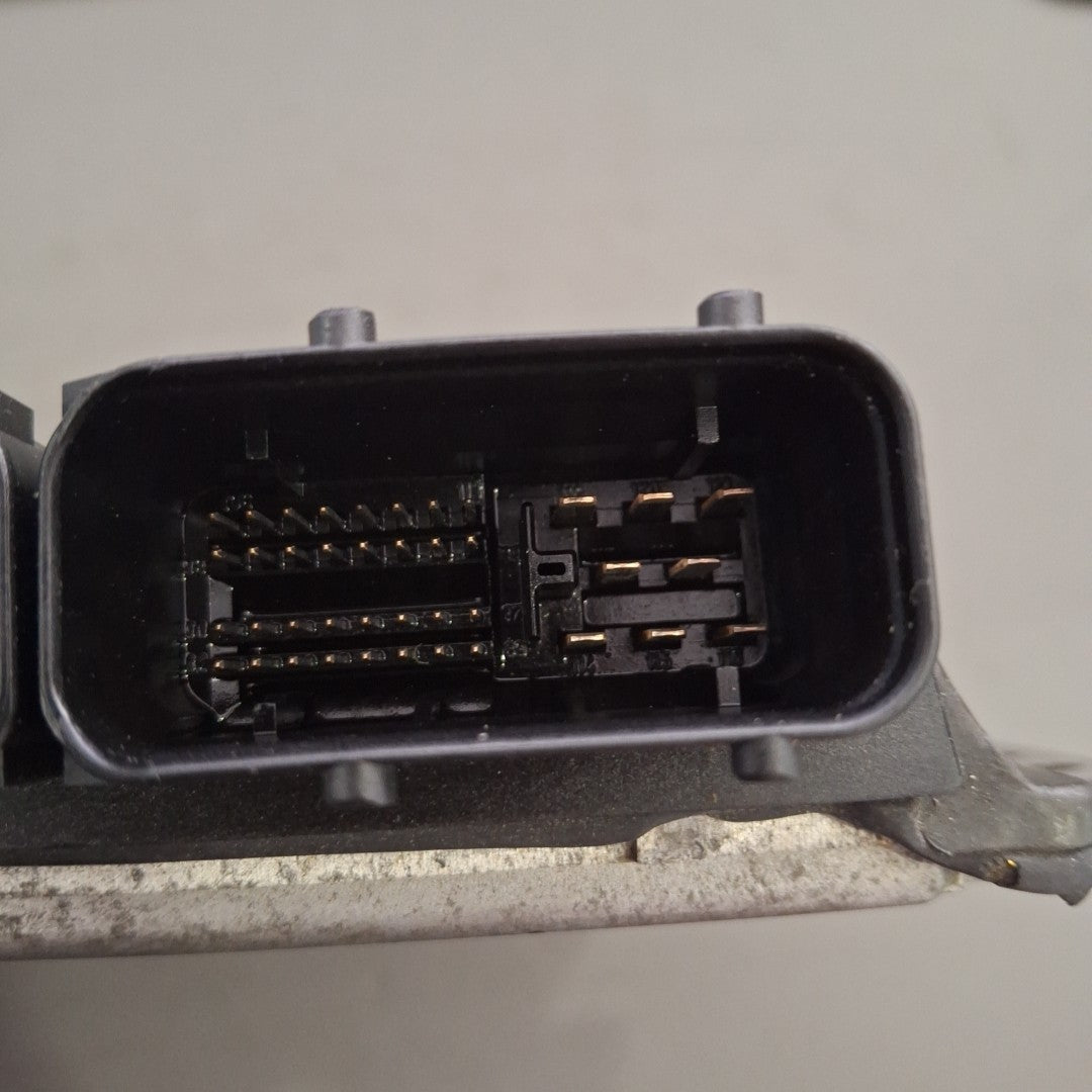 2004 Nissan Titan ECU/ECM MEC33-650 D1