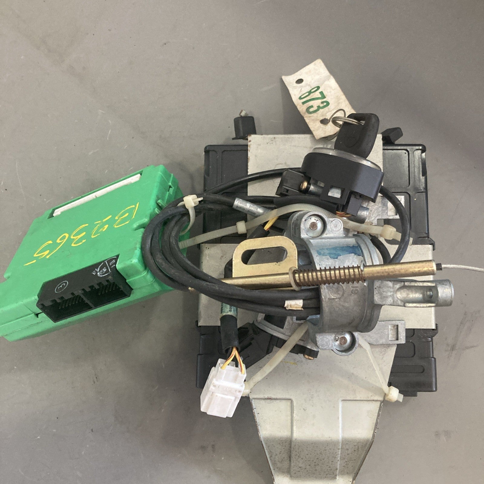 1999 Mitsubishi Galant ECU/Lock Cylinder/Key MD355245