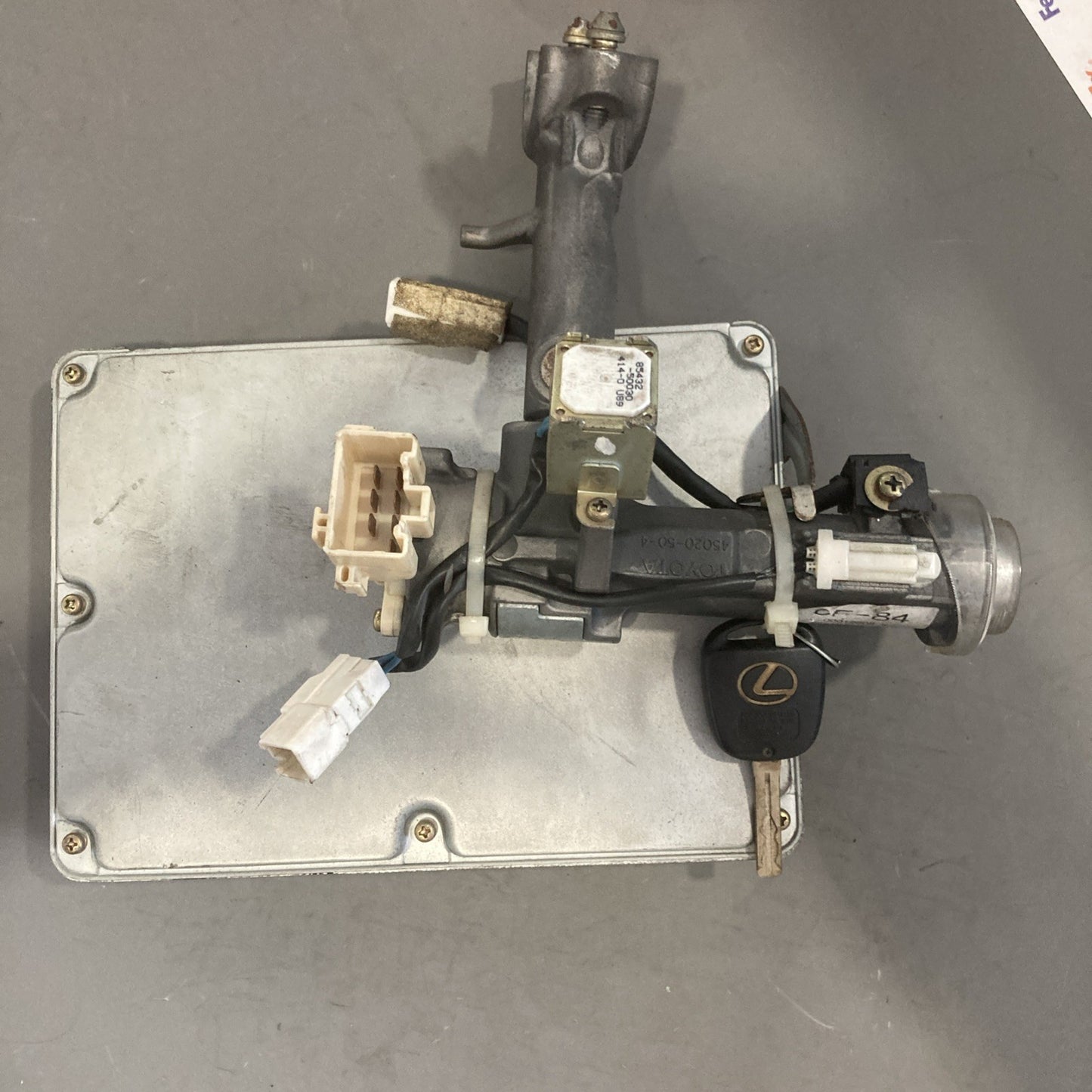 1999 Lexus LS400 ECU/Lock Cylinder/ Key 89661-50501