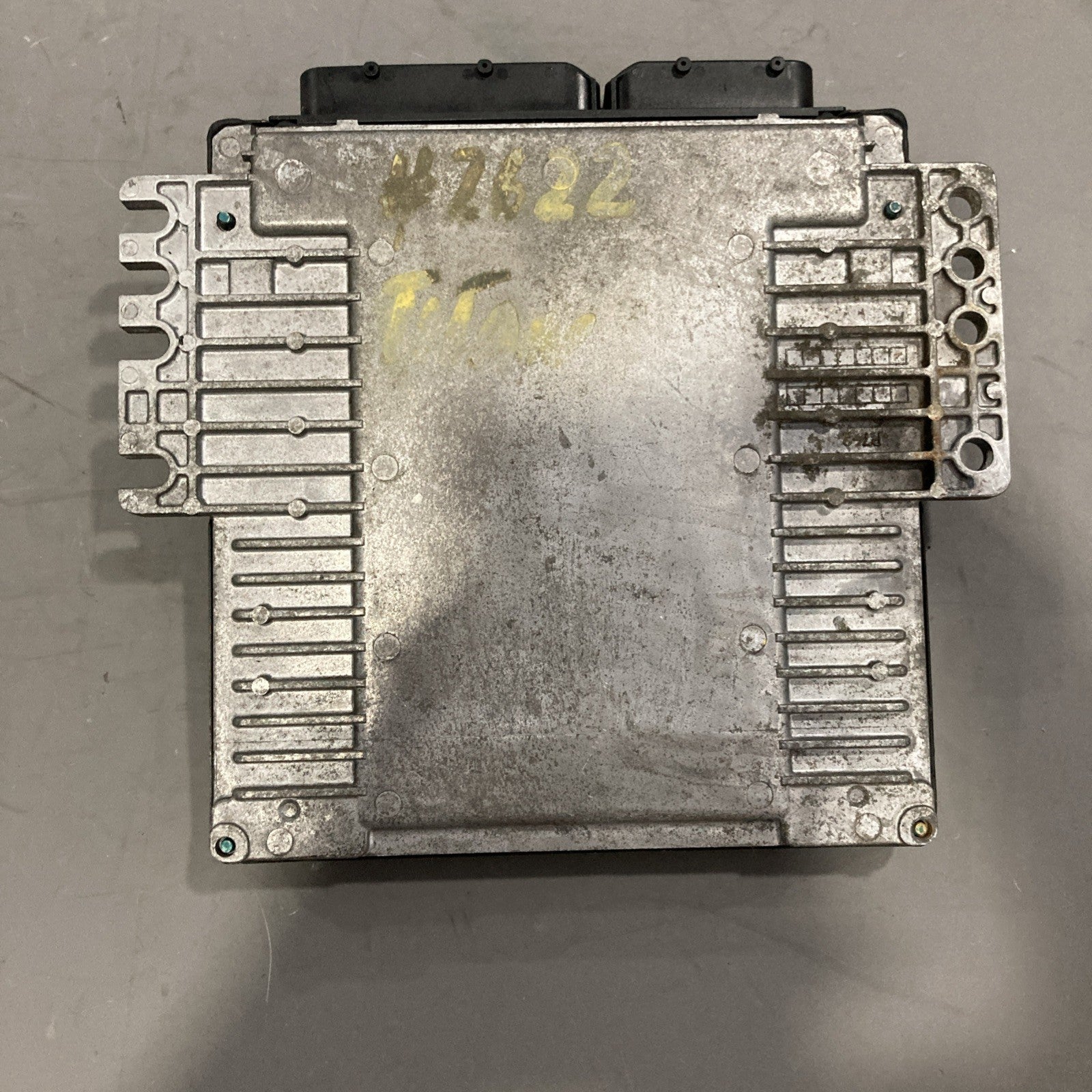 2005 Nissan Titan ECU/ECM MEC83-630 B1