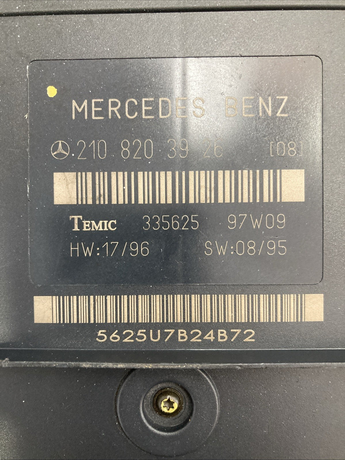 1996-1997 Mercedes E320 Body Control Module 210 830 39 26