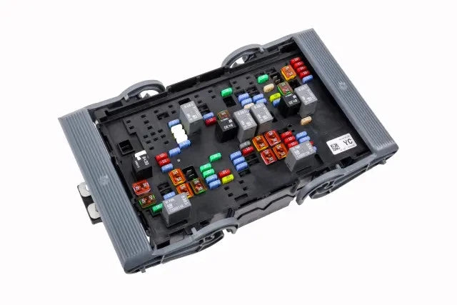 25833305 Engine Fuse Box Junction Block 2007-2009 Silverado Sierra 2500HD 3500HD Duramax